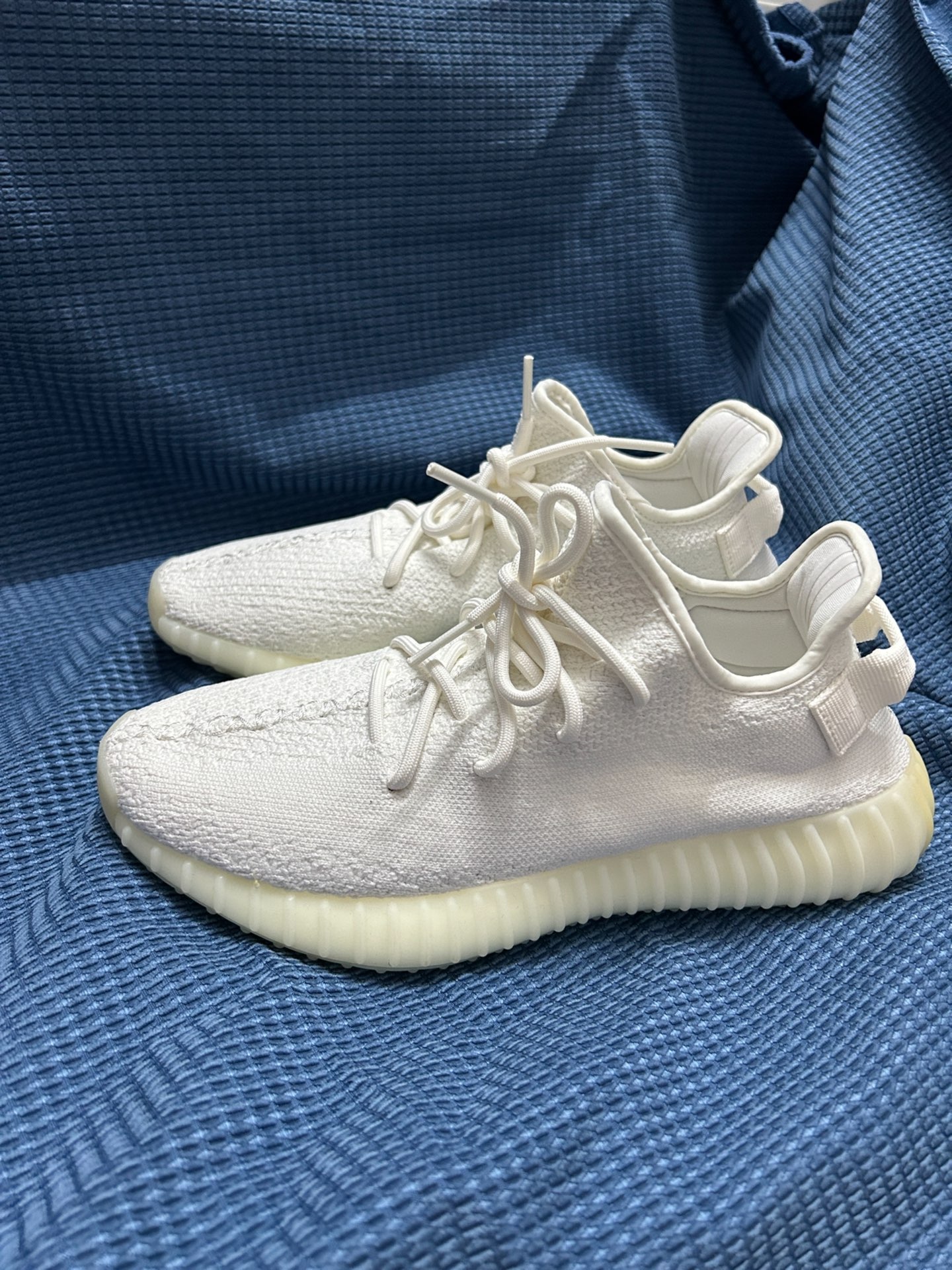 打骨折出! 阿迪达斯yeezy350 白冰淇淋椰子鞋