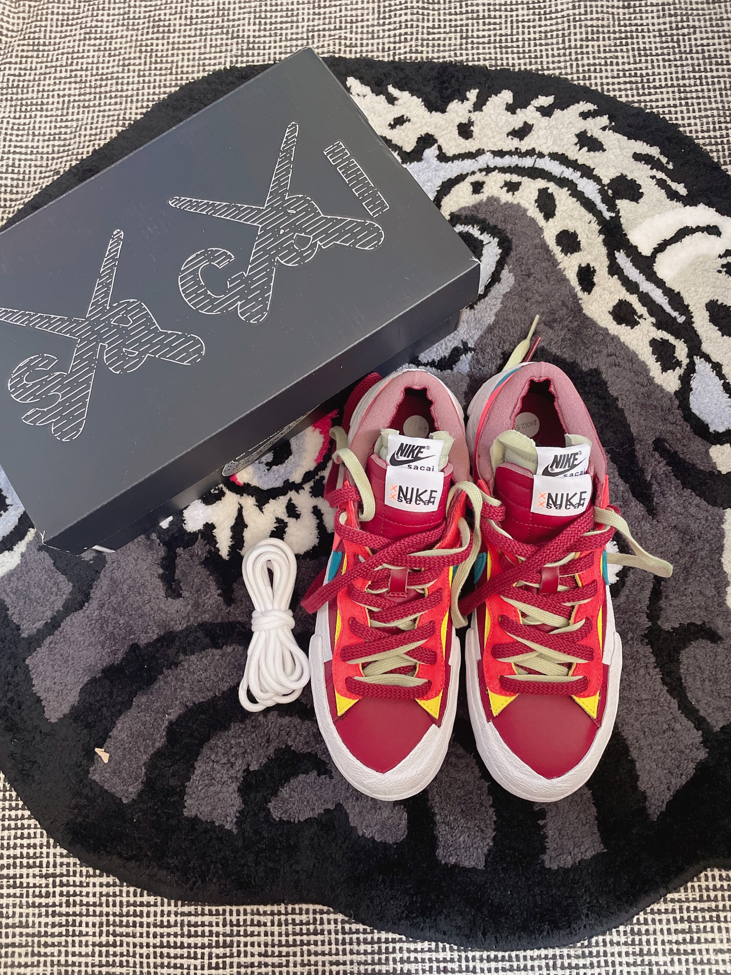 custom review-KAWS совместный бренд x Nike Blazer 'Team Red' Низкие Скейтборд Кроссовки Унисекс Бордовый