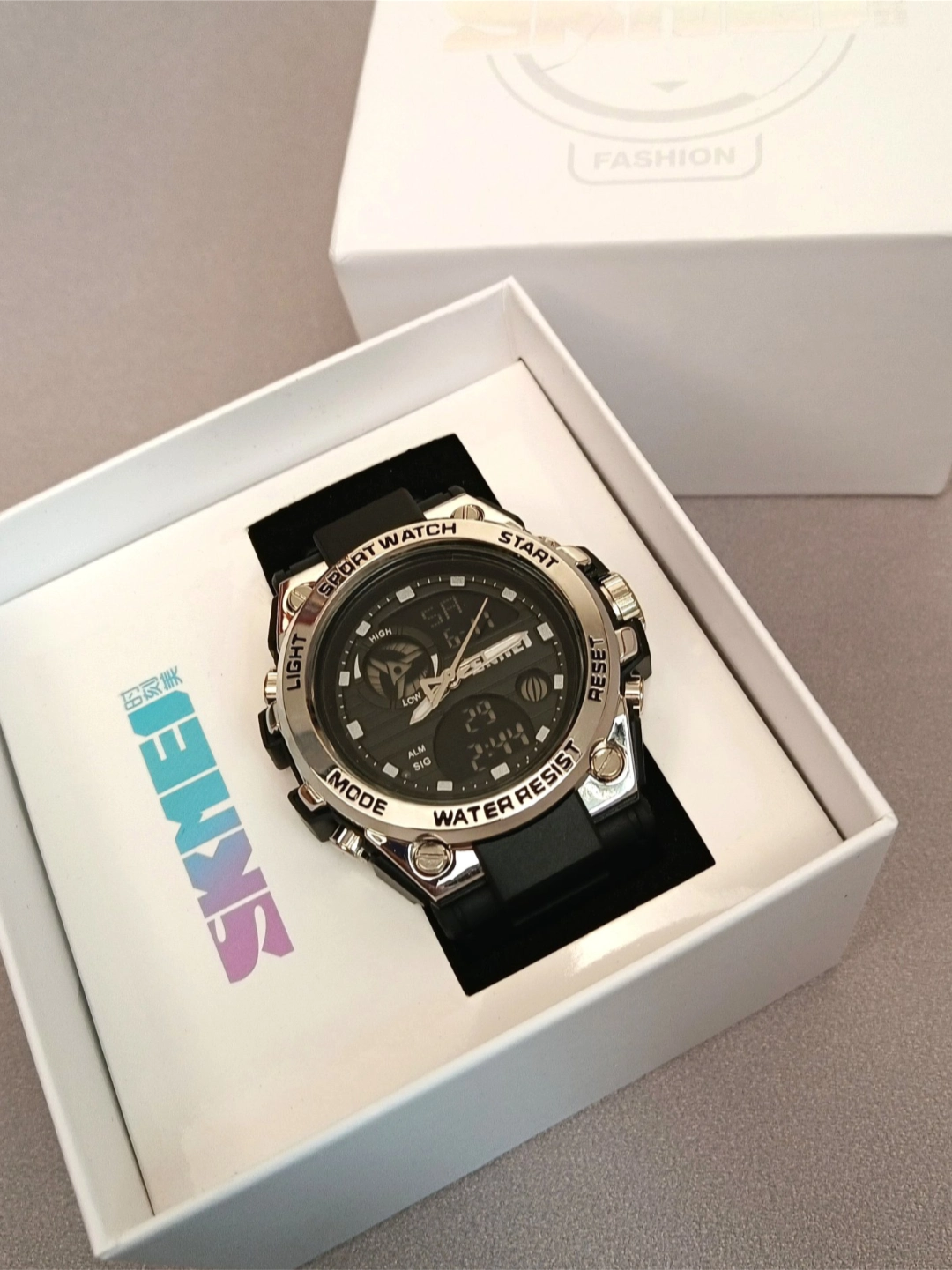 100多💰到手这么好看的电子表真够香滴!