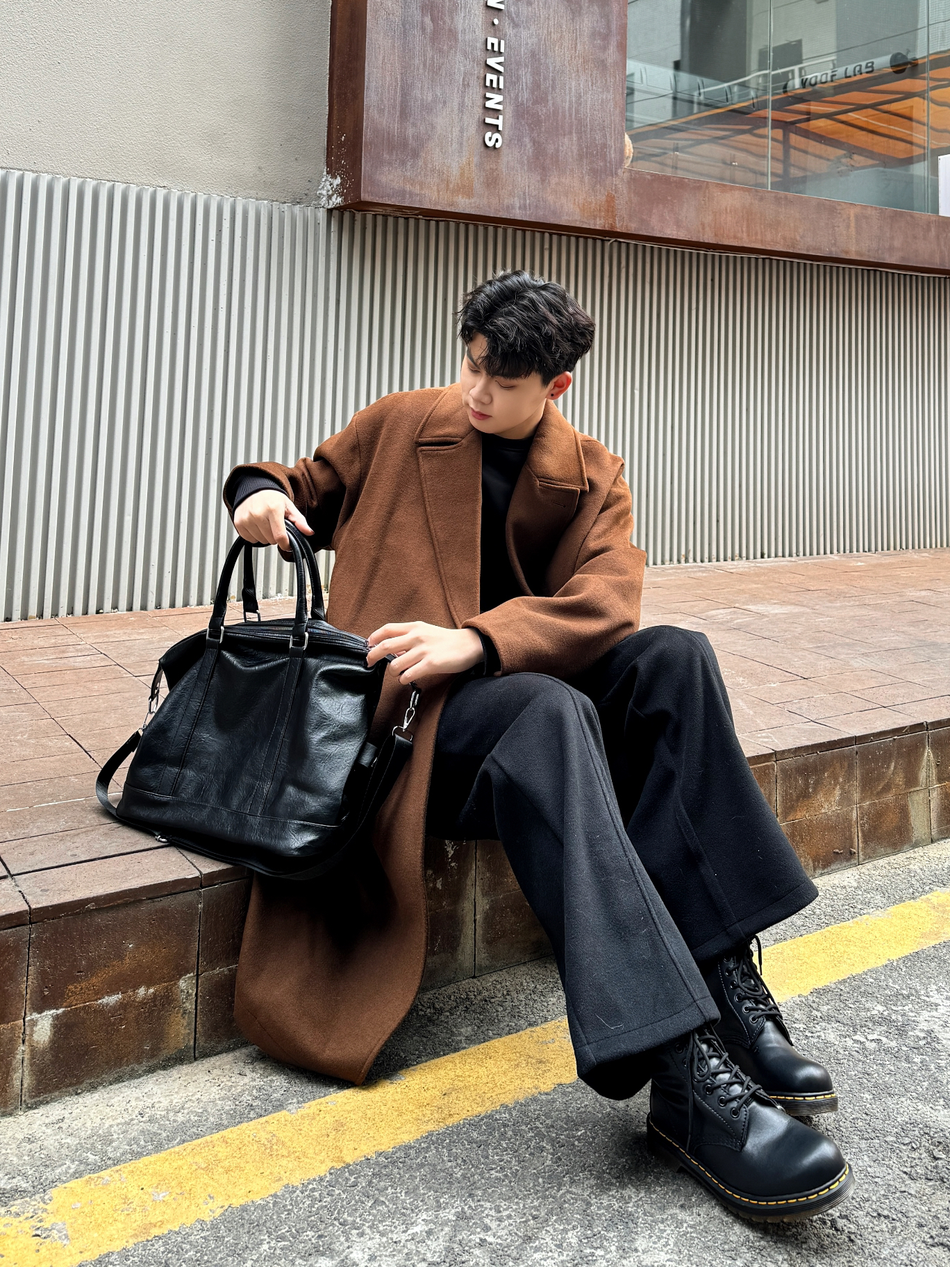 大衣配靴子 帅哥氛围感谁懂啊🤎