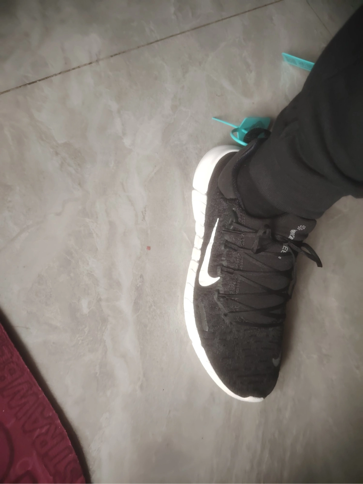 custom review-Nike Free Rn 5,0 Устойчивый к истиранию Дышащий Поддерживающий Низкий Верх Тренировочные Беговые кроссовки Женские Черный Белый