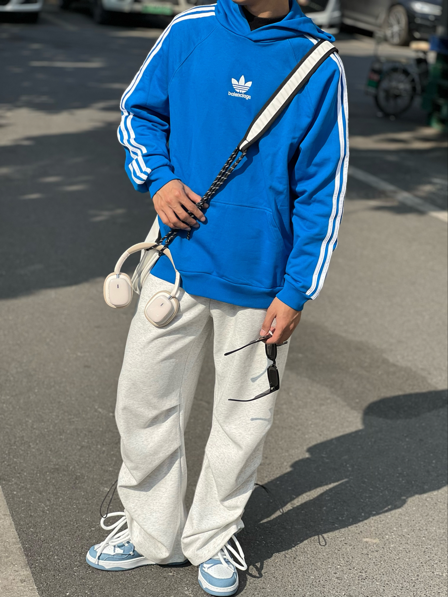 蓝色卫衣 灰色运动裤,少年感拿捏住 91