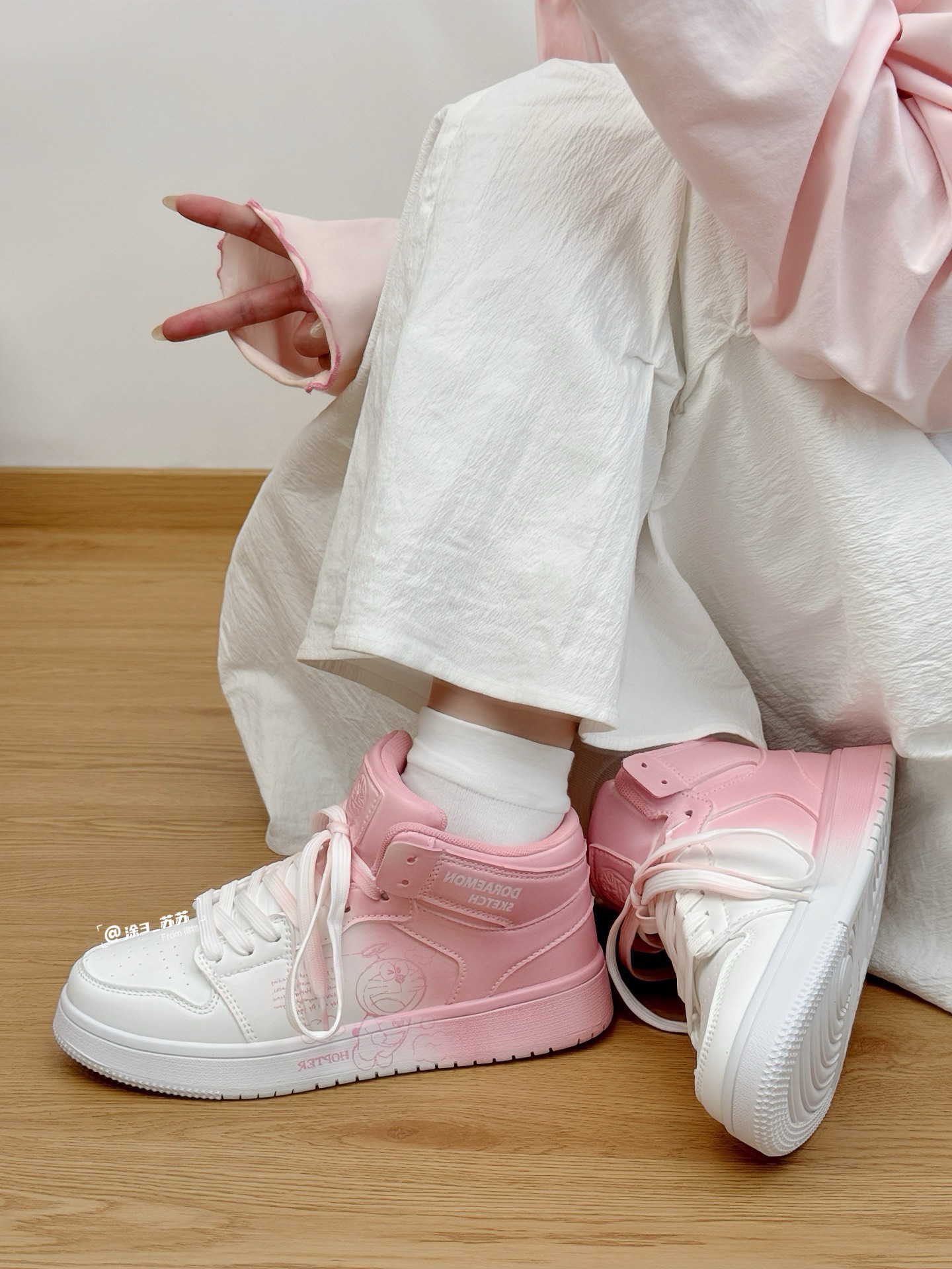 谁👀谁迷糊!粉白少女高帮板鞋!