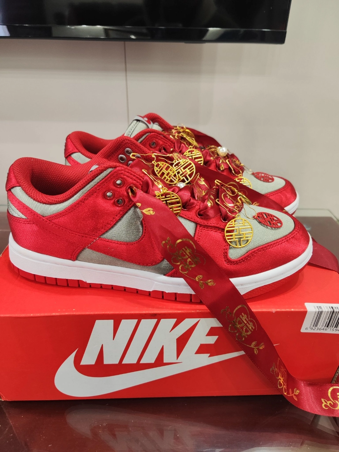 custom review-Nike Dunk 'UNLV Satin' ESS SNKR Удобные Низкие Кроссовки для Скейтбординга Женские Красные Серые