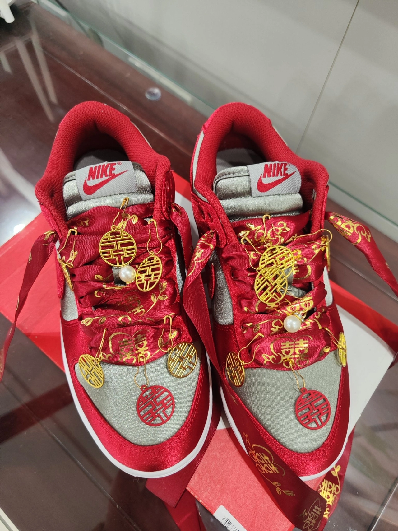 custom review-Nike Dunk 'UNLV Satin' ESS SNKR Удобные Низкие Кроссовки для Скейтбординга Женские Красные Серые