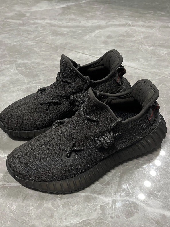 黑满天星yeezy350