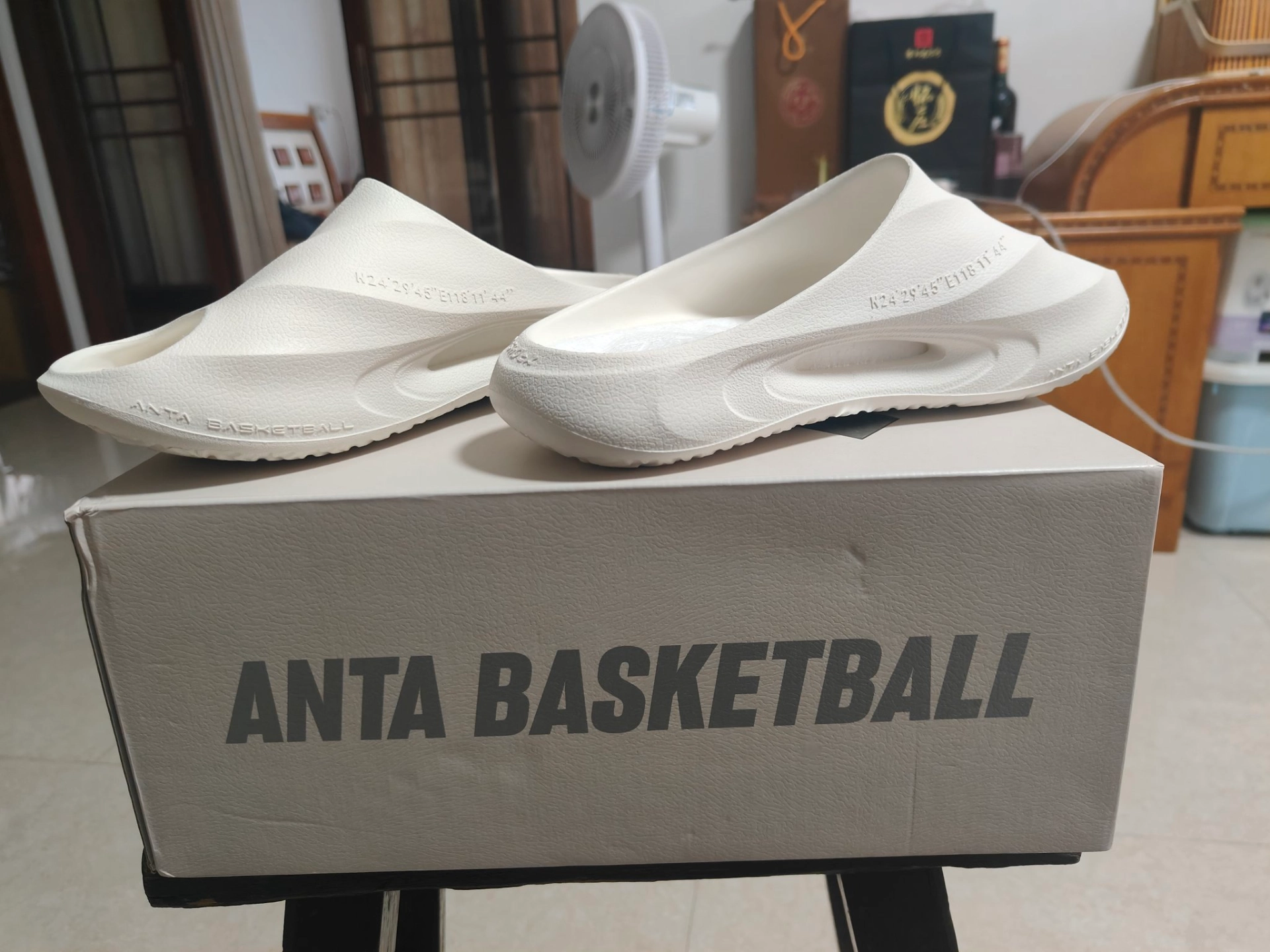 安踏氮气泡休闲运动恢复拖鞋