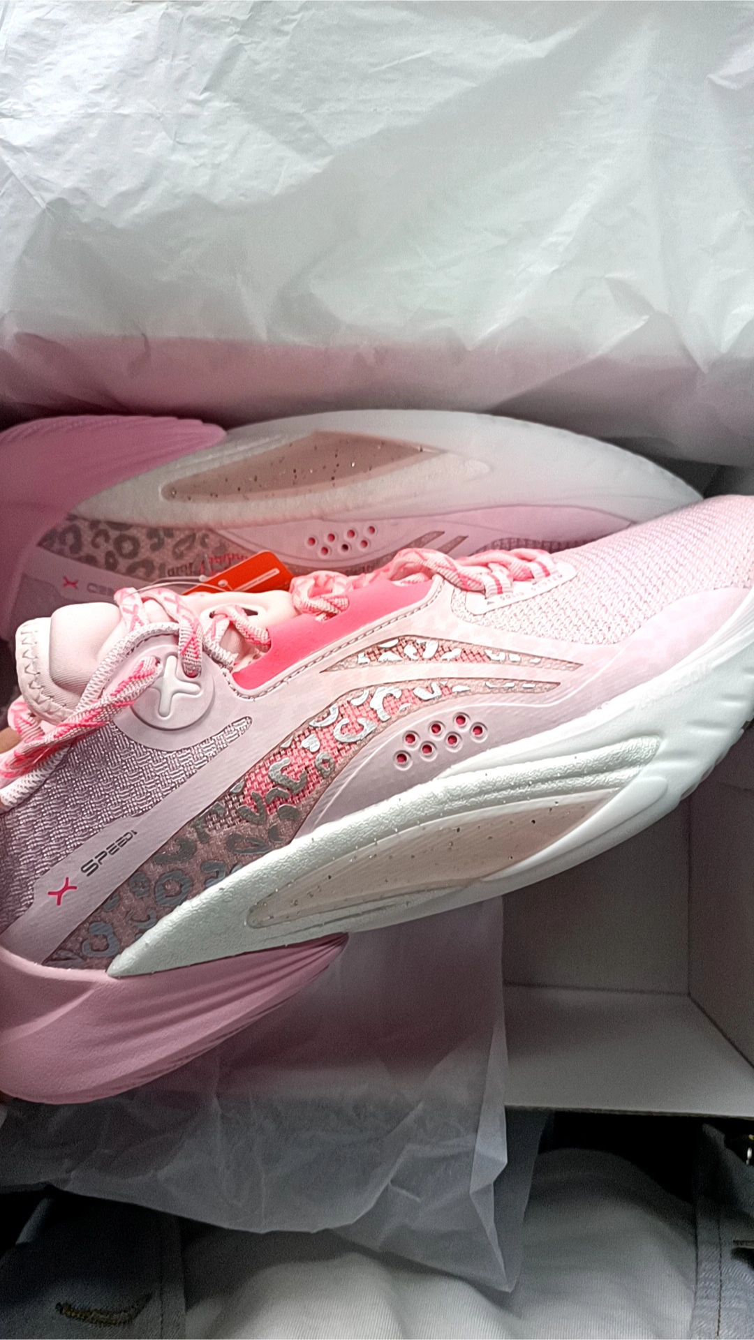 custom review-LiNing Speed 10 Durable Breathable Low Top Basketball Shoes Men's Soft Cherry Blossom Pink