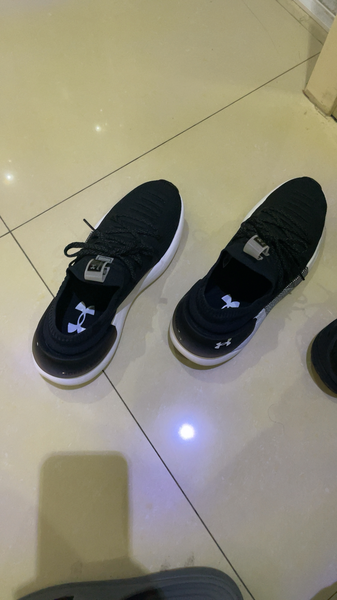 custom review-Under Armour HOVR Phantom 3 Беговые кроссовки Низкий Топ Мужской