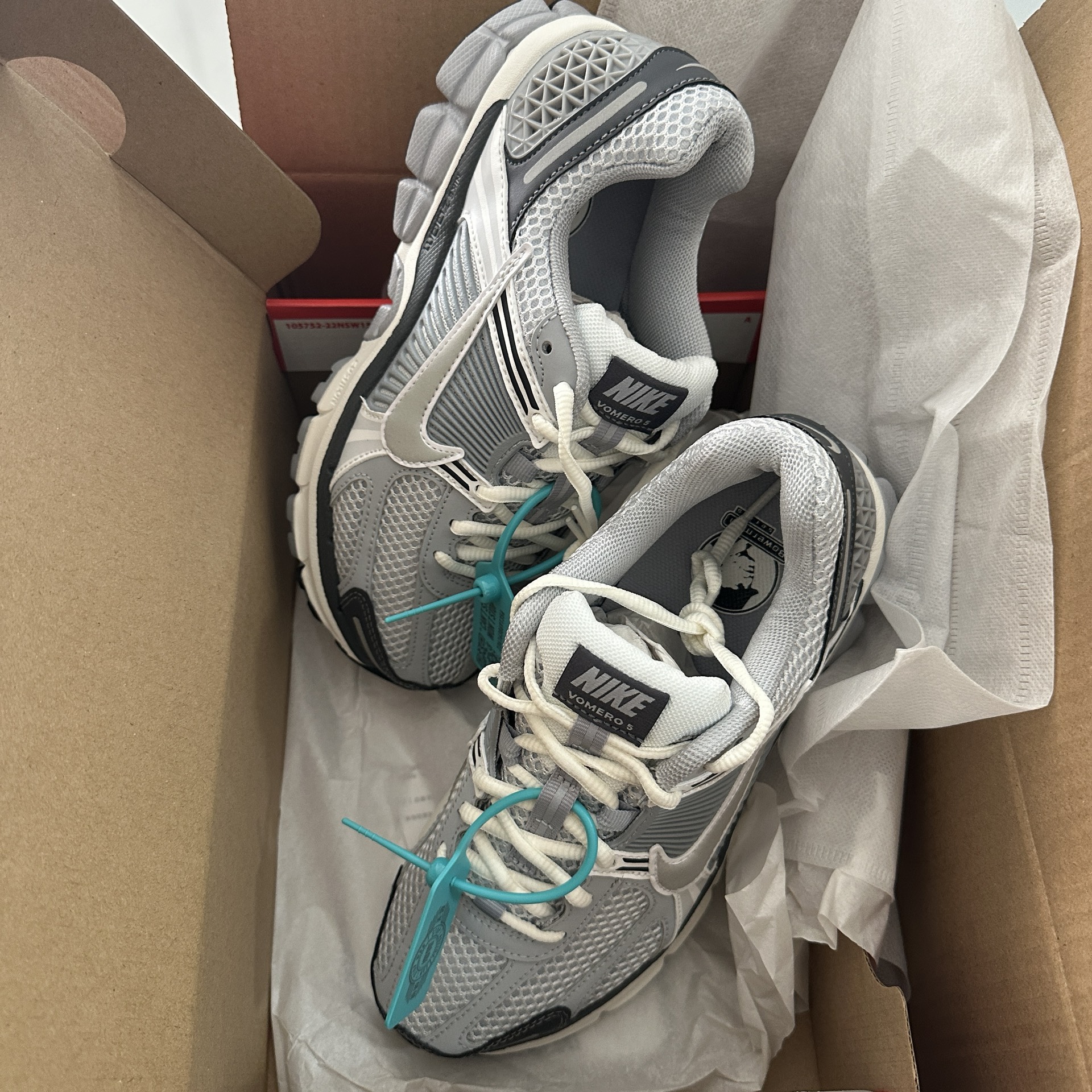 custom review-Nike Air Zoom Vomero 5 Low Топ Повседневный Тренировки Городской Коммутирование Беговые кроссовки Женские Серо-бежевый