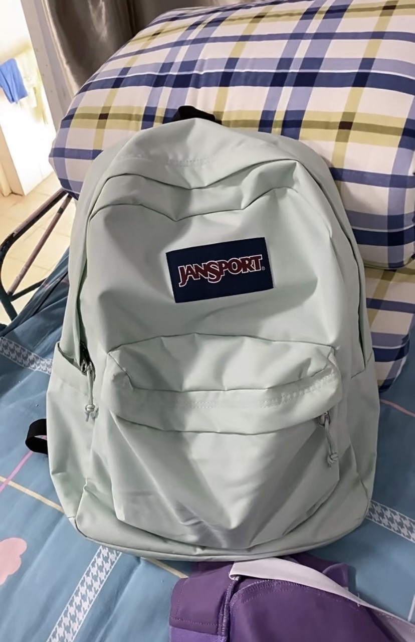 #jansport 
感觉清漾是杰斯伯里面最好看的颜色
好