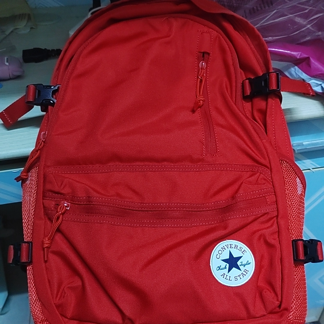 求鉴别匡威红色书包真假