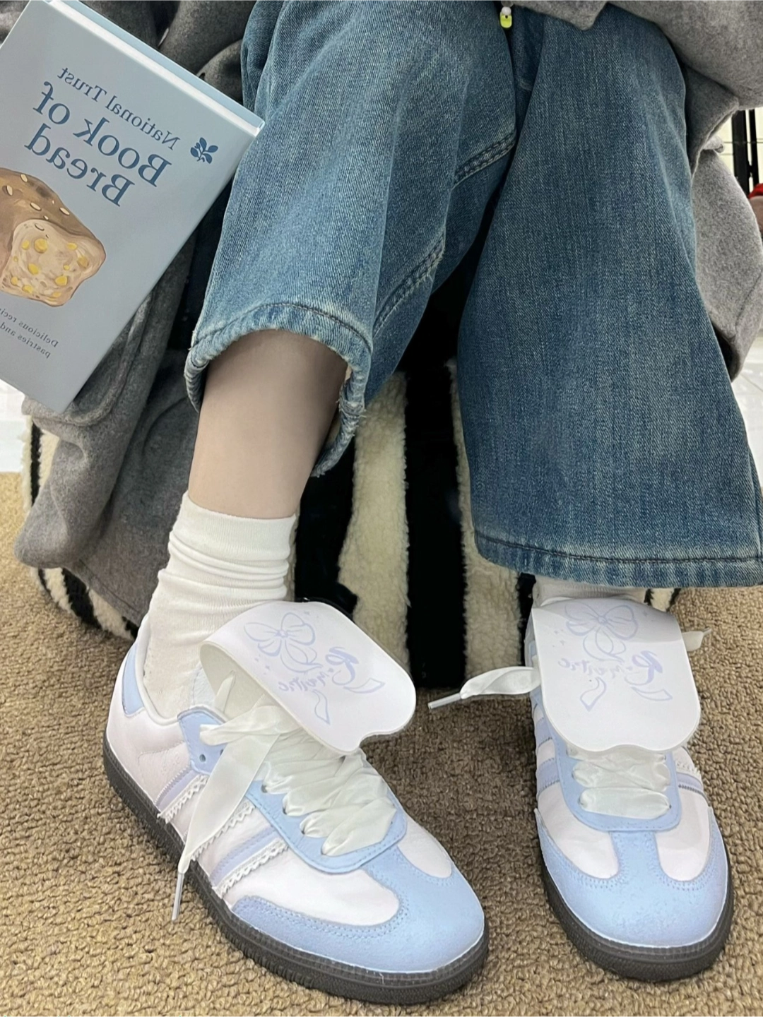 这双adidas samba vlad莫奈花园板鞋很好看 紫色的设计搭配白色细节