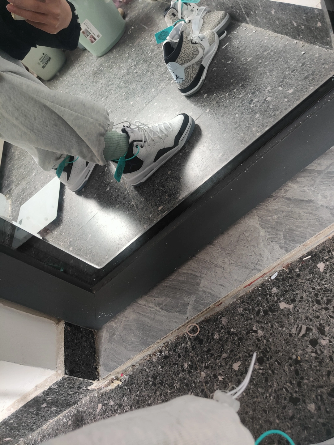 custom review-Джордан Courtside 23 Устойчивый к истиранию MID Топ Винтажные баскетбольные кроссовки Женские Белые Черные