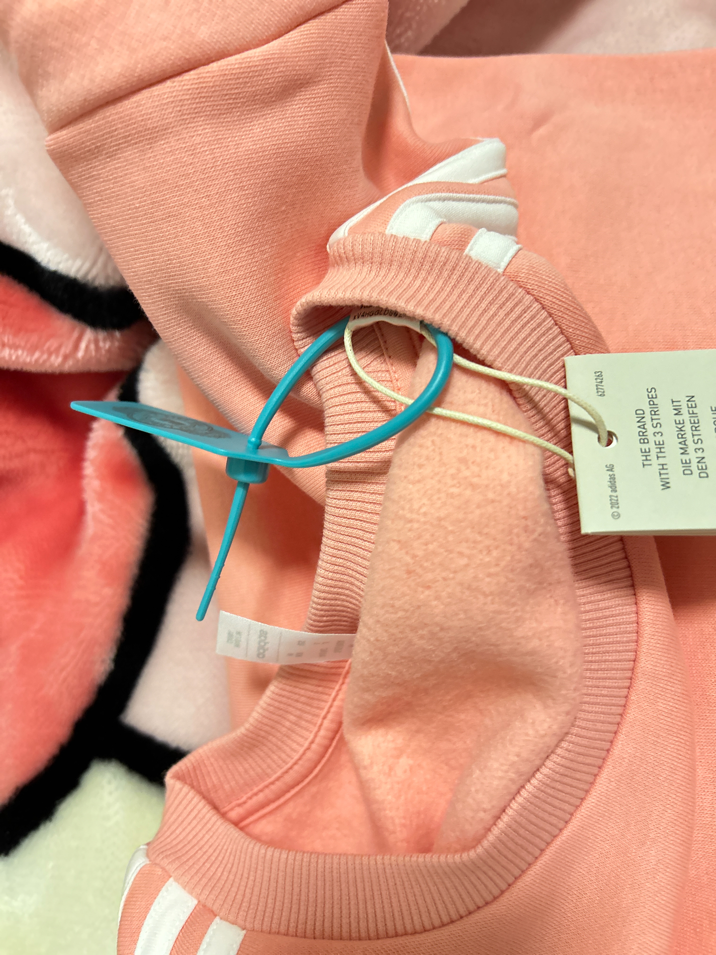 custom review-Adidas FW24 Толстовка Женская Розовая