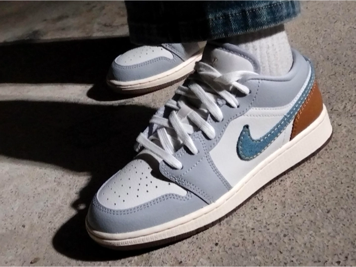 custom review-Jordan Air Jordan 1 Low SE Амортизация Износостойкий Низкий Топ Детские Баскетбольные Кроссовки Белый Синий