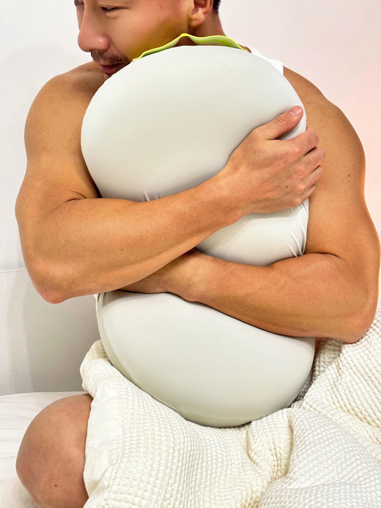 肌肉男运动睡眠人体工学枕,睡醒能量满格