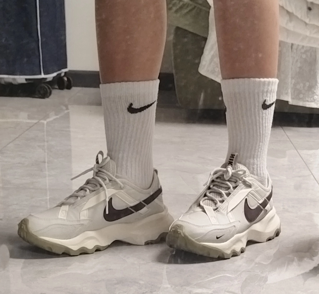 custom review-Nike Women's TC 7900 'Light Bone Burgundy Crush'