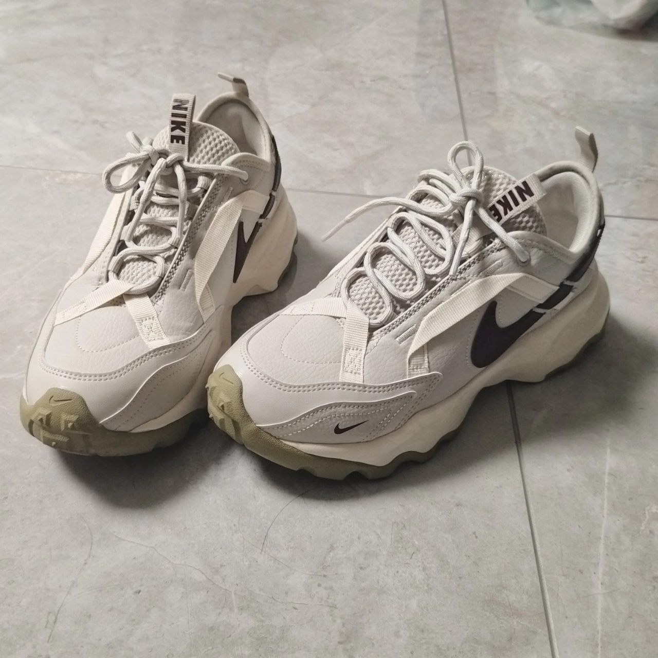 custom review-Nike Women's TC 7900 'Light Bone Burgundy Crush'