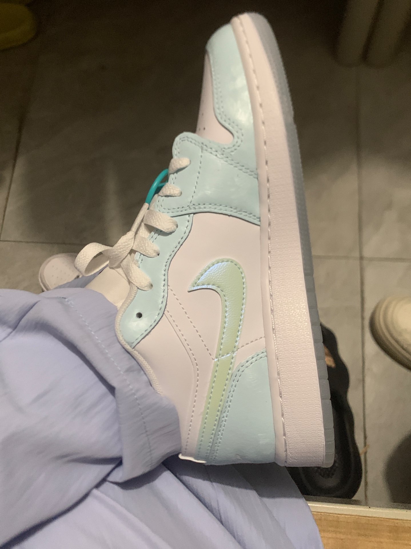 custom review-Jordan Air Jordan 1 Low SE Устойчивый к истиранию Низкий Топ Детские Баскетбольные Кроссовки Белый Синий