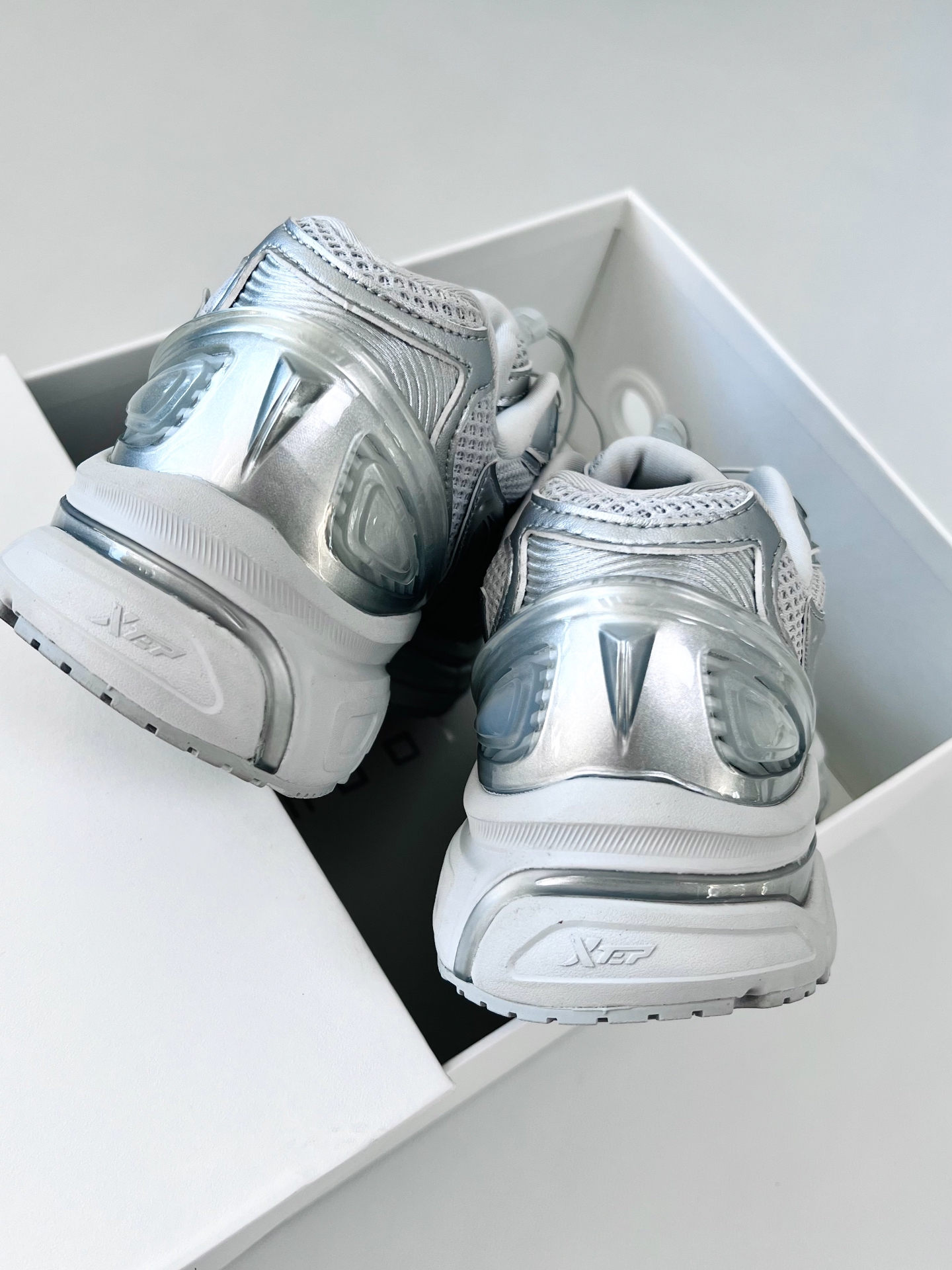 2001年的一代风火鞋
真的如同烽火一般 席卷全国🔥
二十多年后
特步