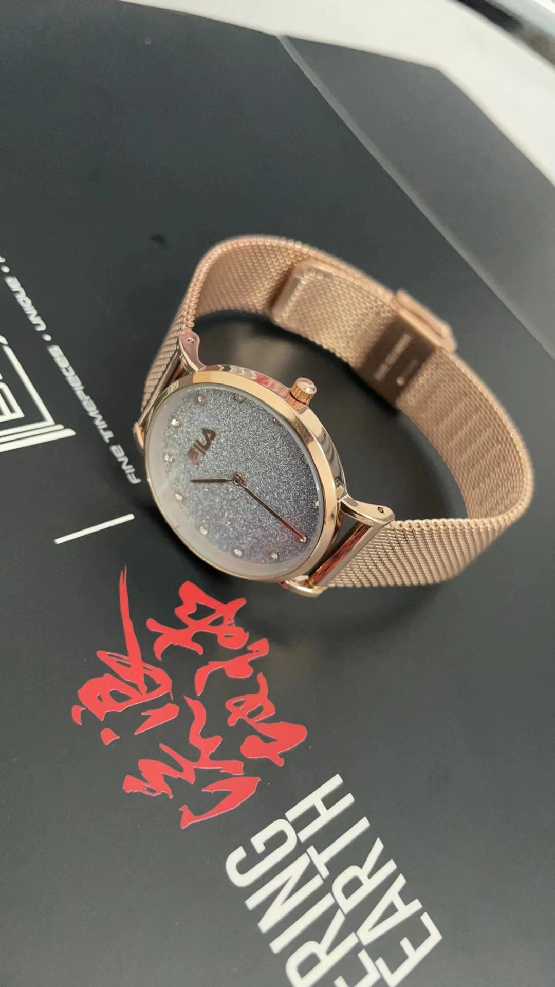 女表 咖啡色 ltp-e154mr-9a fila斐乐腕表 石英机芯 不锈钢表带 金色