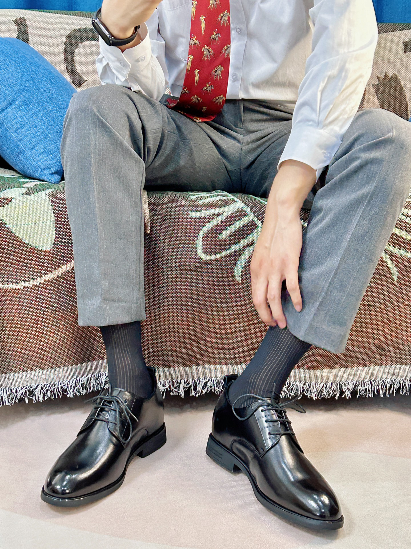 正装皮鞋配上丝袜,这样穿满满成熟气质!