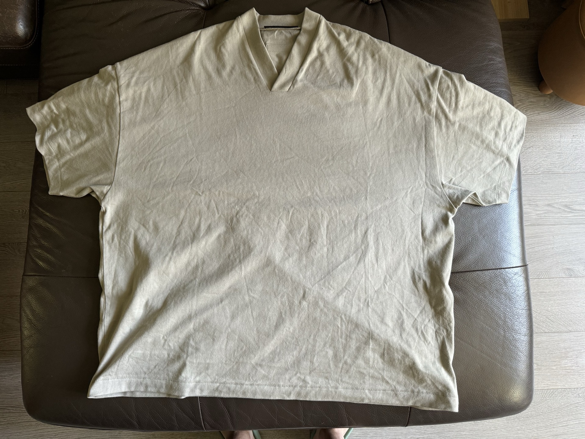 custom review-Fear of God Essentials SS24 Drop2 V-Neck T-Shirt T-Shirt Men's Grey Turn
