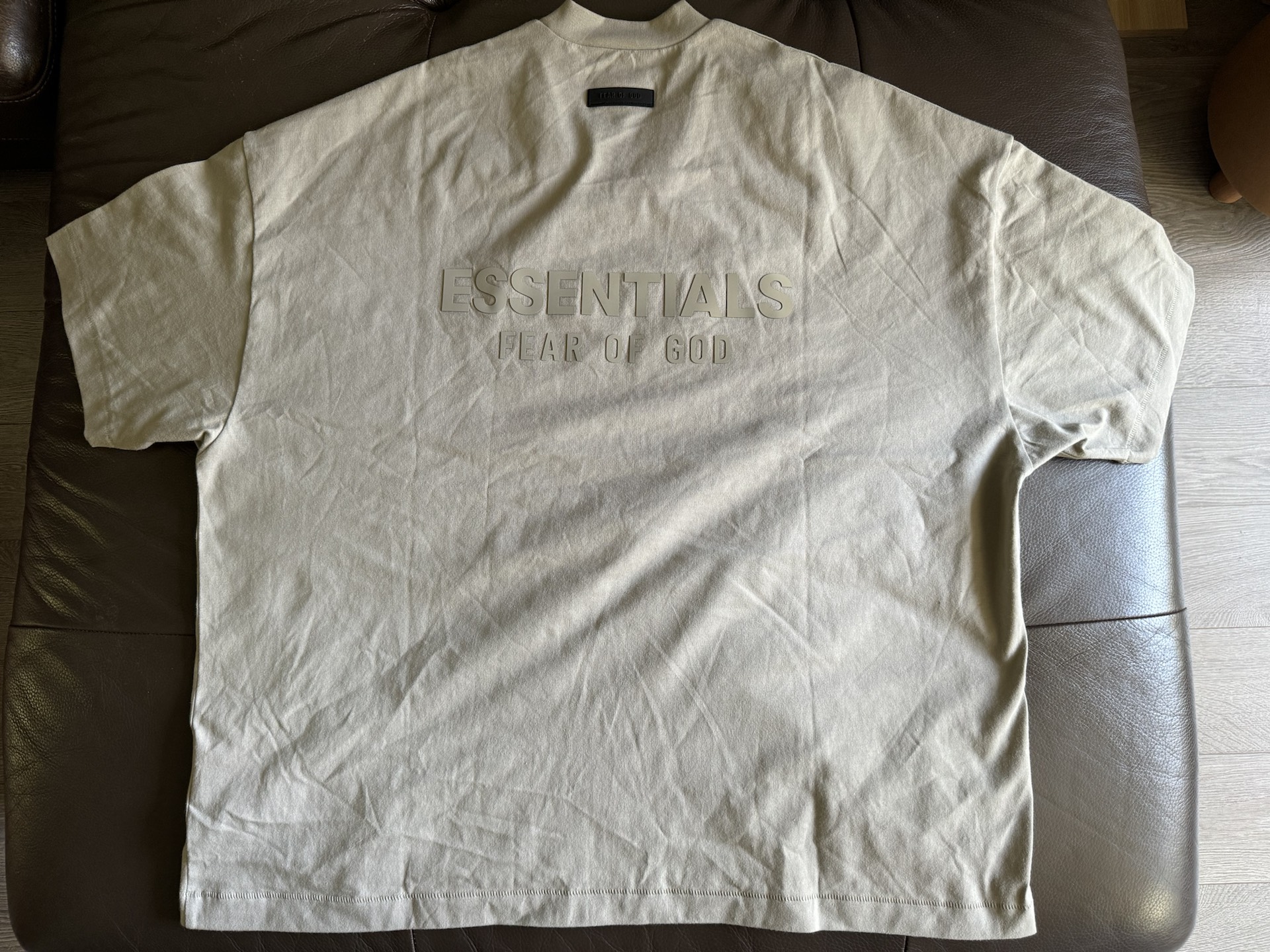 custom review-Fear of God Essentials SS24 Drop2 V-Neck T-Shirt T-Shirt Men's Grey Turn