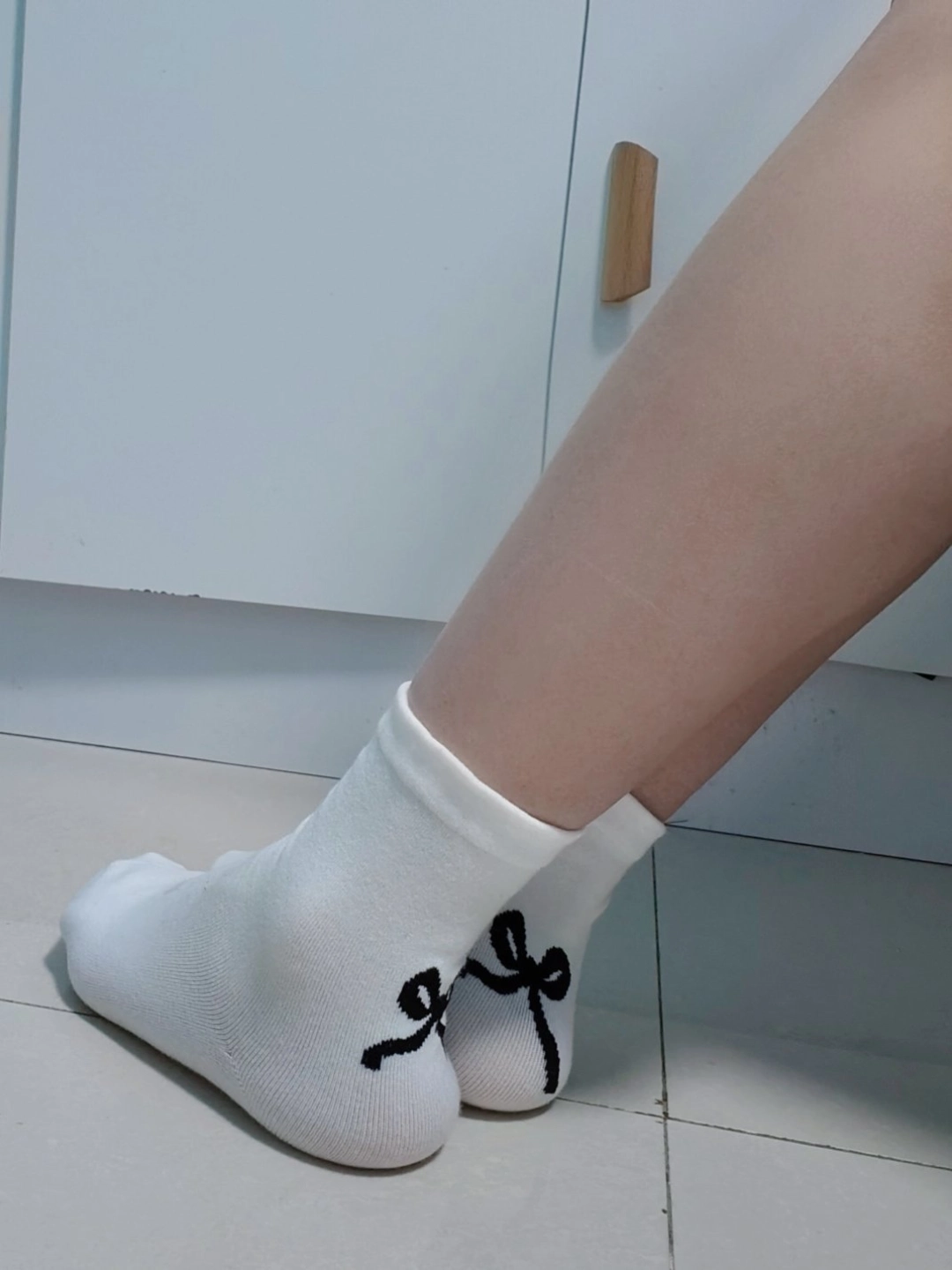 穿上这双蝴蝶结袜子秒变甜妹啦💗