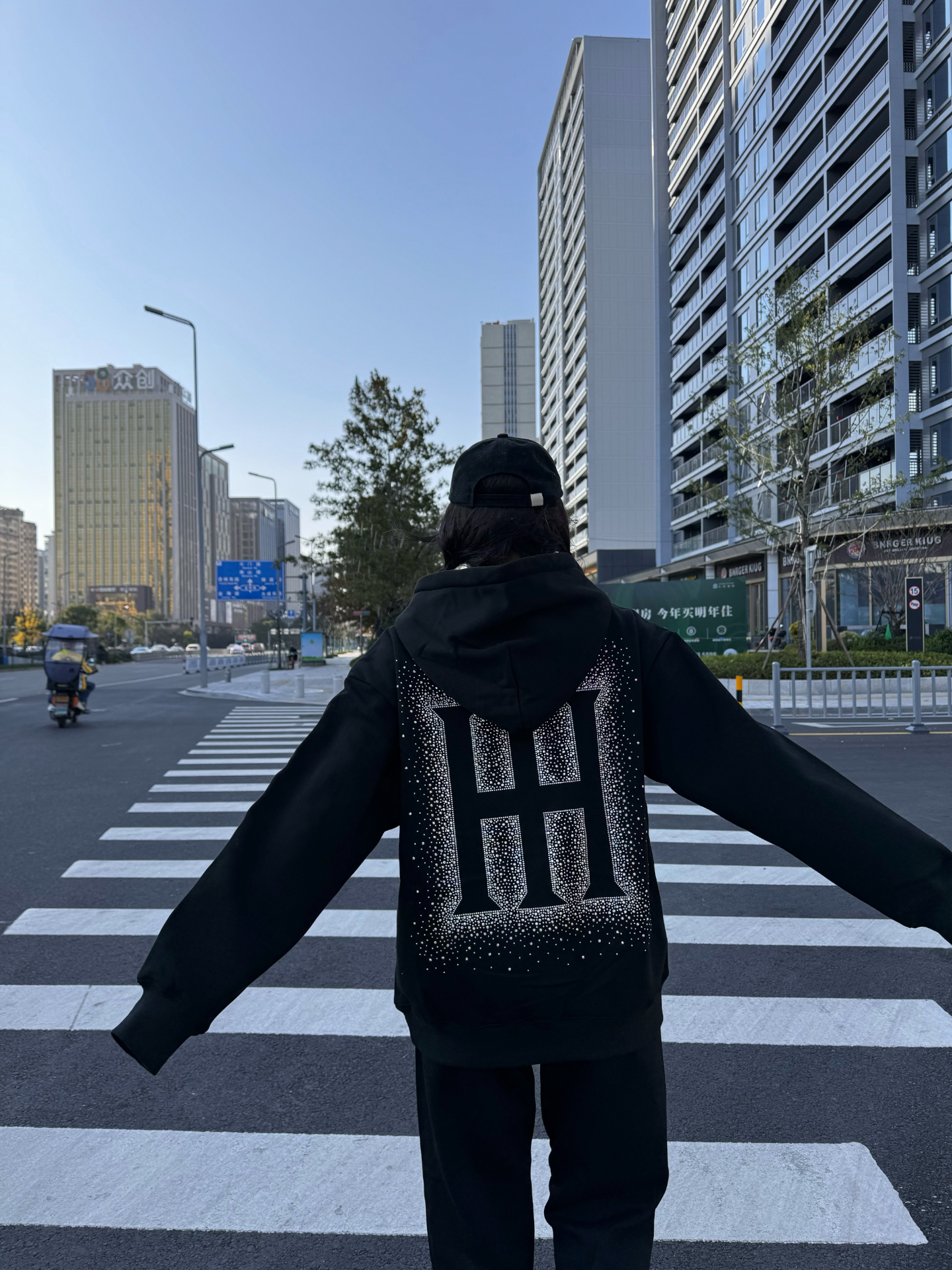 酷酷的烫钻卫衣套装