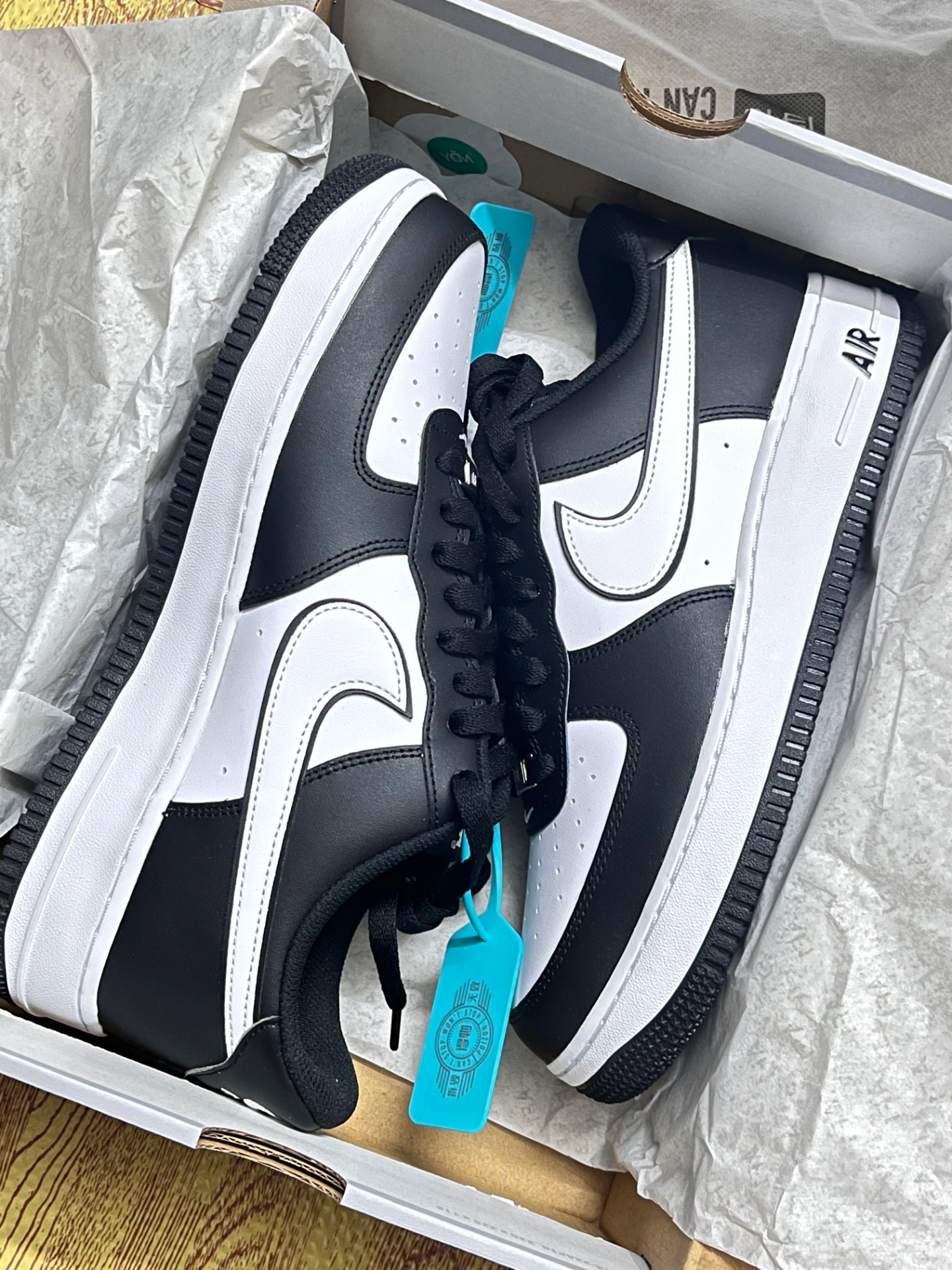 开学季必备nike空军一号黑白配色板鞋
