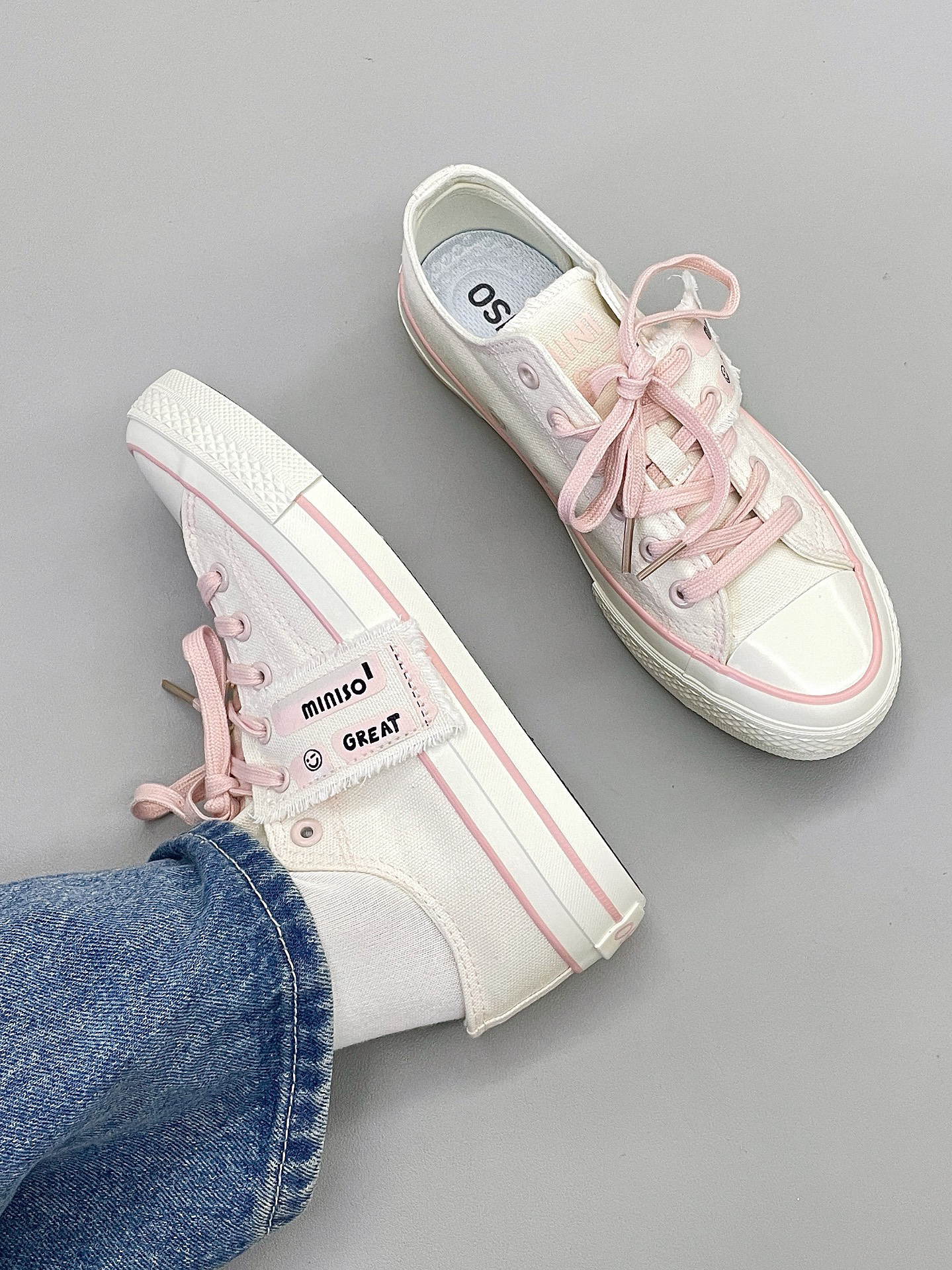 奶乎乎的帆布鞋