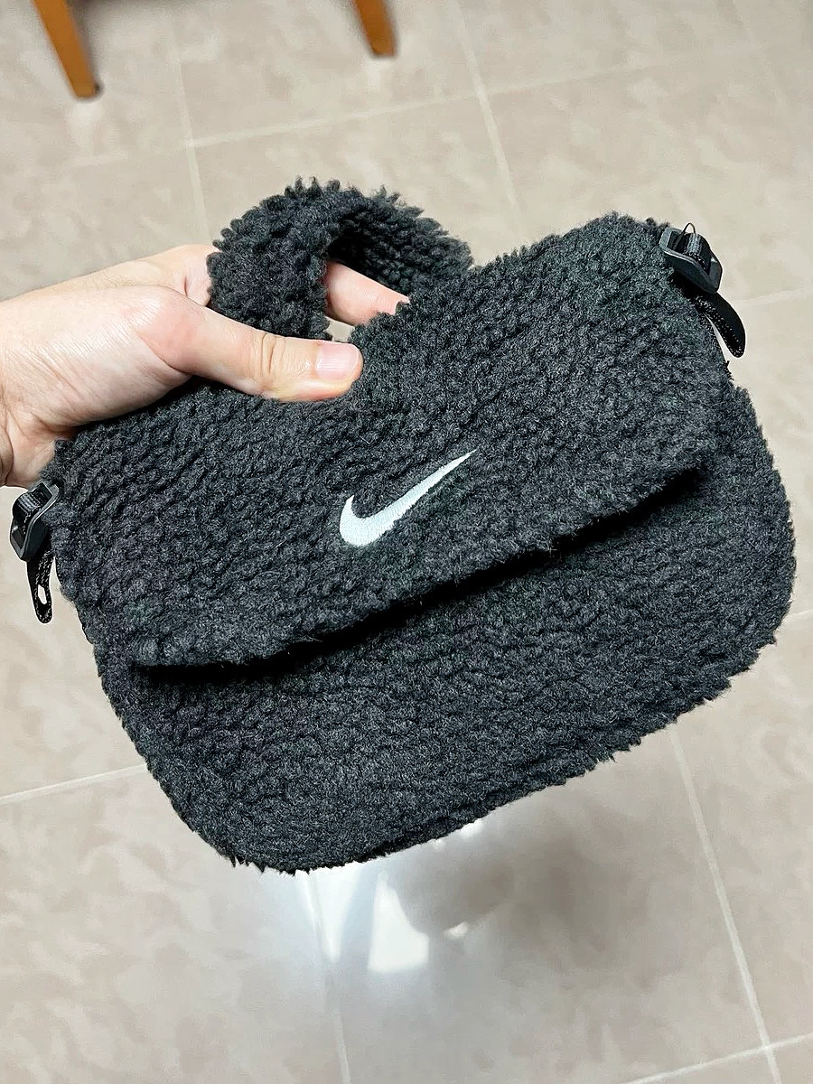 nike羊羔绒真假鉴别图片