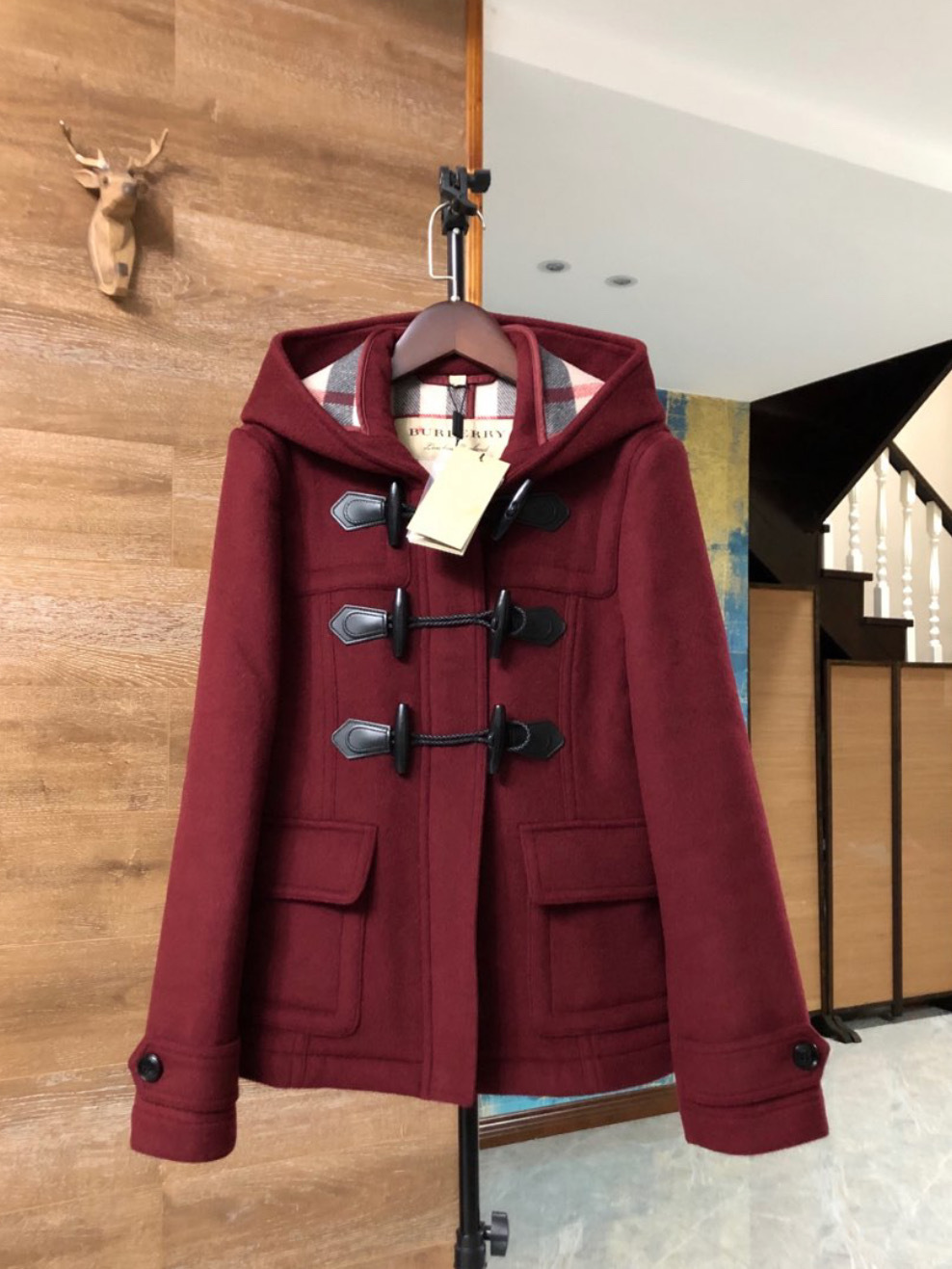8码 burberry 连帽短款牛角扣大衣 女款 红色