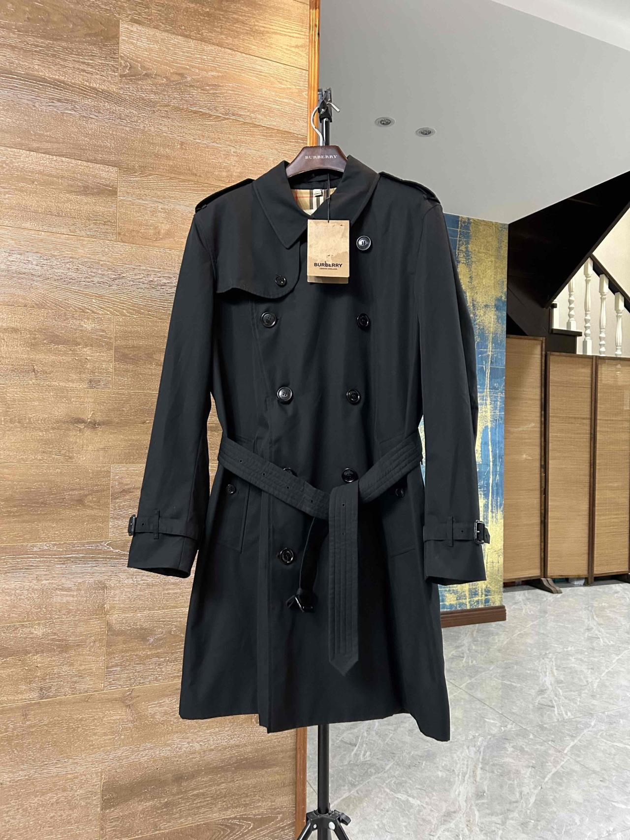 burberry博柏利男士黑色肯辛顿棉质嘎巴甸大衣风衣外套