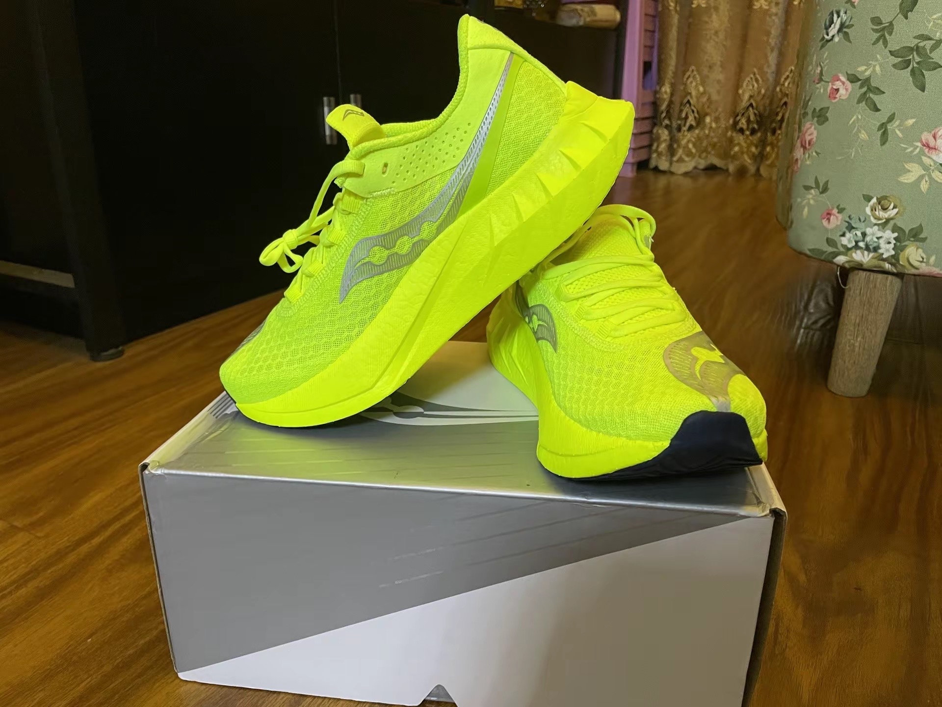 custom review-Saucony Endorphin Pro 4 Low Топ Беговые кроссовки Мужской Зеленый Серебристый