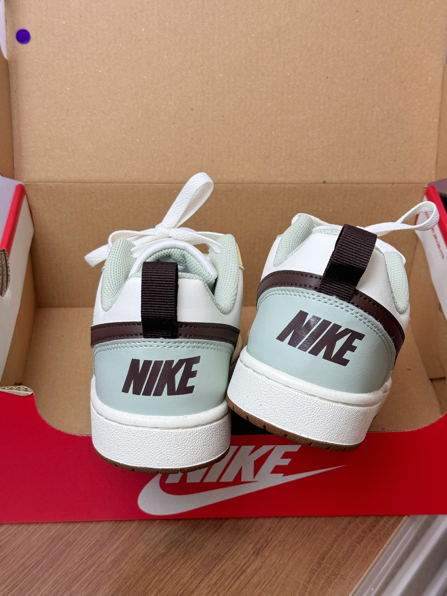 nike court borough 小板鞋  白黄色