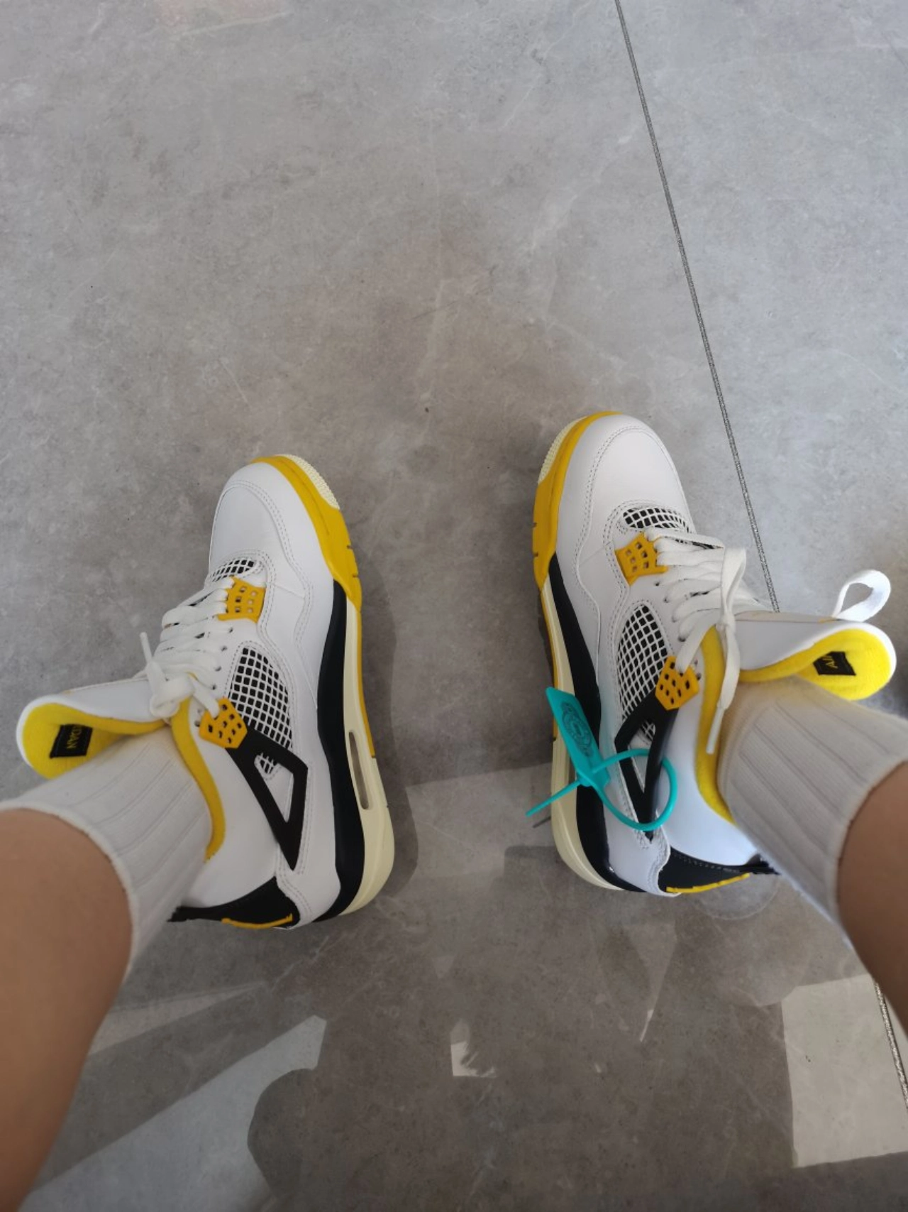 custom review-Jordan 4 Retro Vivid Sulfur Women's