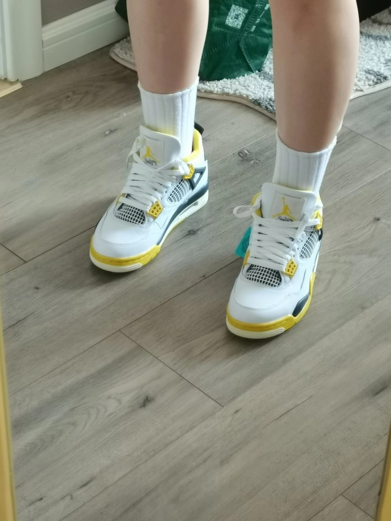 custom review-Jordan 4 Retro Vivid Sulfur Women's