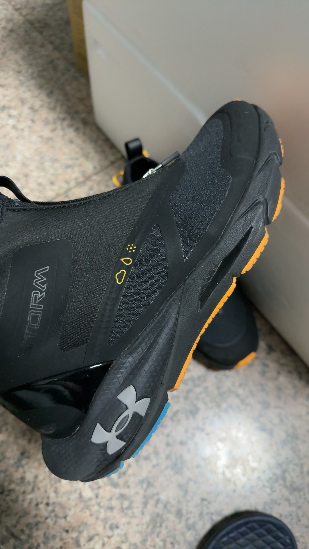 custom review-Under Armour HOVR Phantom Водонепроницаемый Высокий Топ Беговые Кроссовки Унисекс Черный