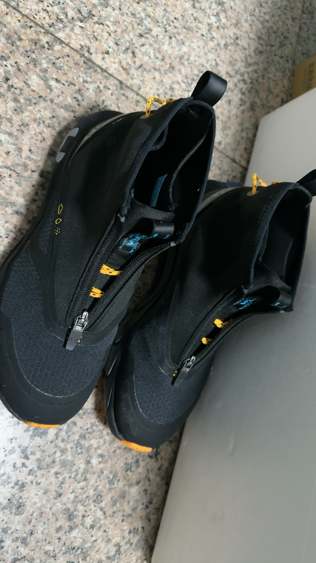 custom review-Under Armour HOVR Phantom Водонепроницаемый Высокий Топ Беговые Кроссовки Унисекс Черный