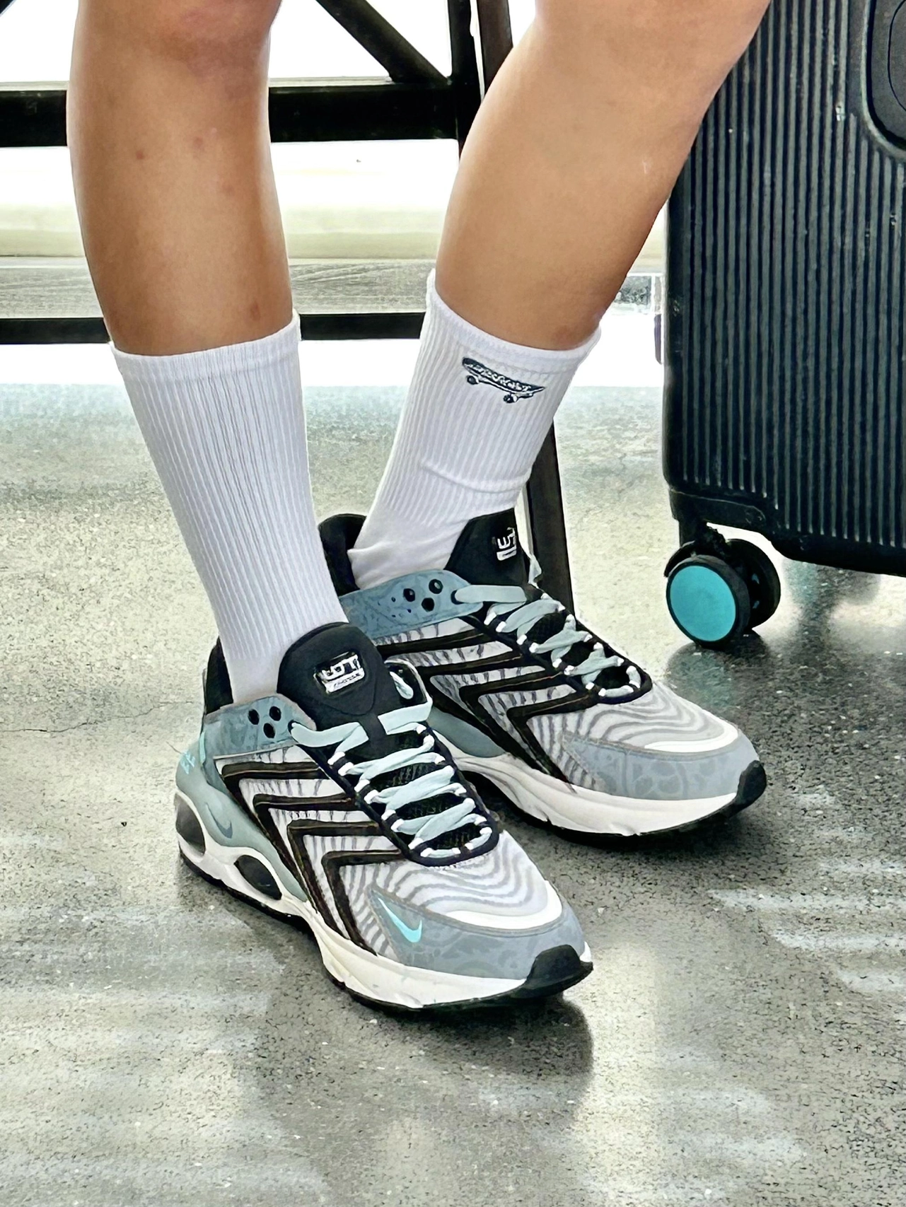 蓝黑 科技感 跑鞋