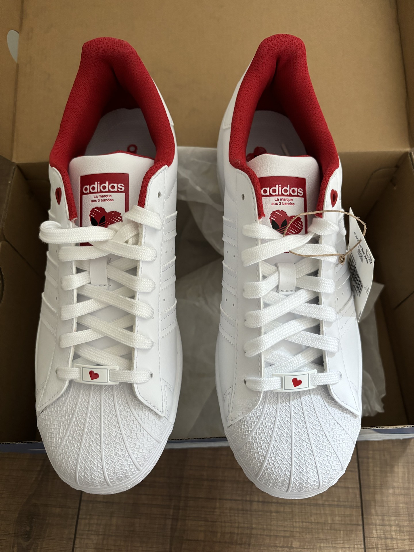 红白配色经典贝壳头