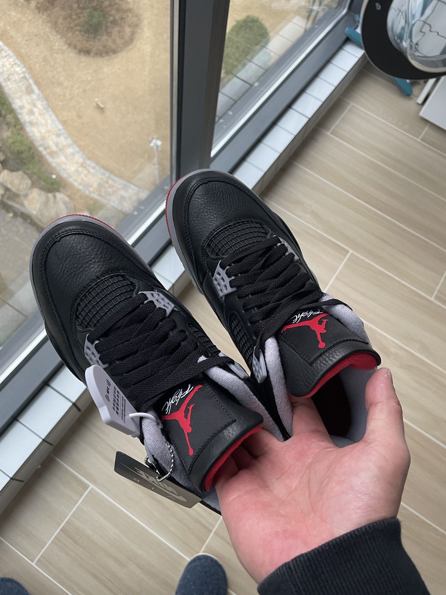 aj4黑红