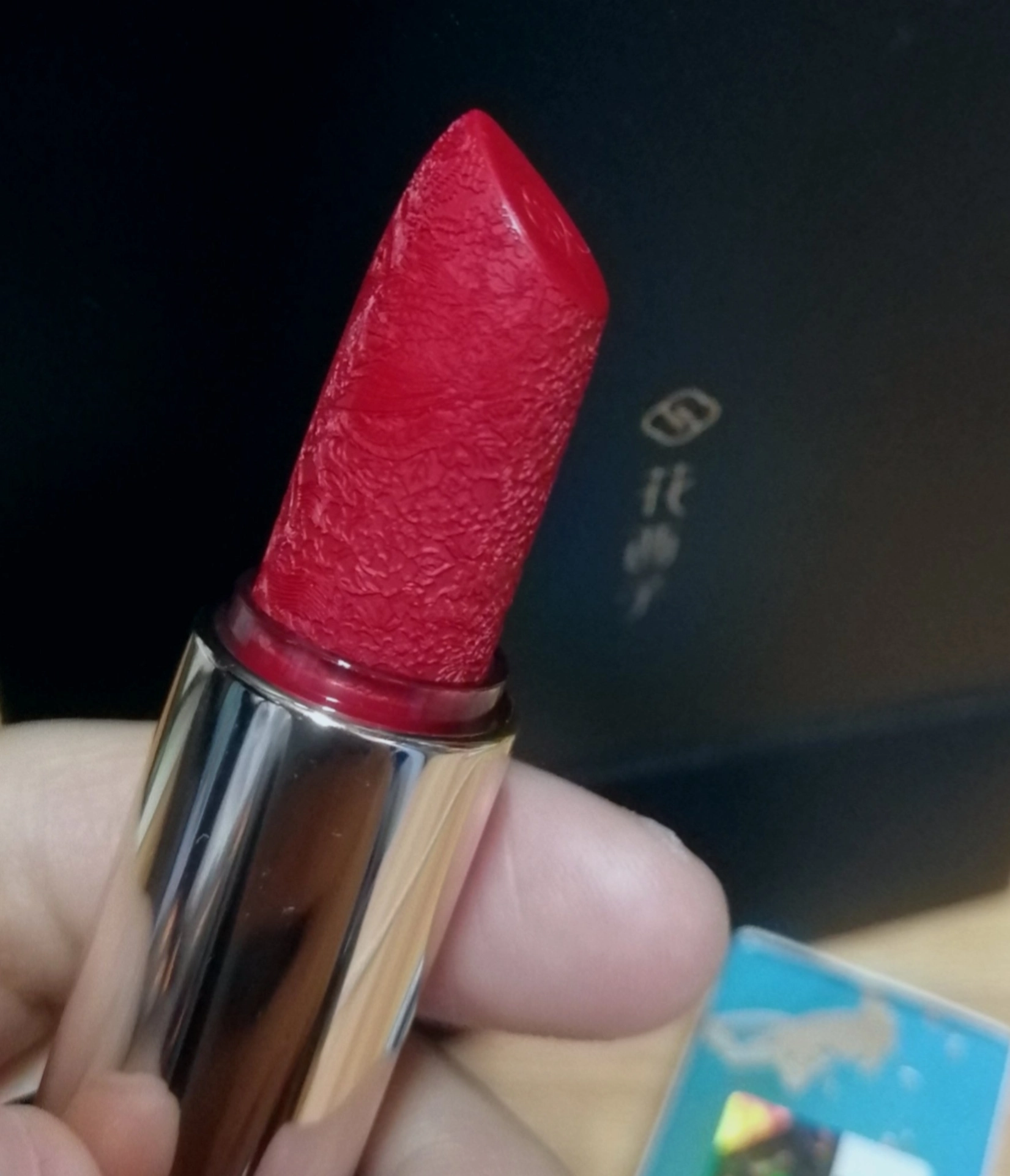 花西子雕花口红