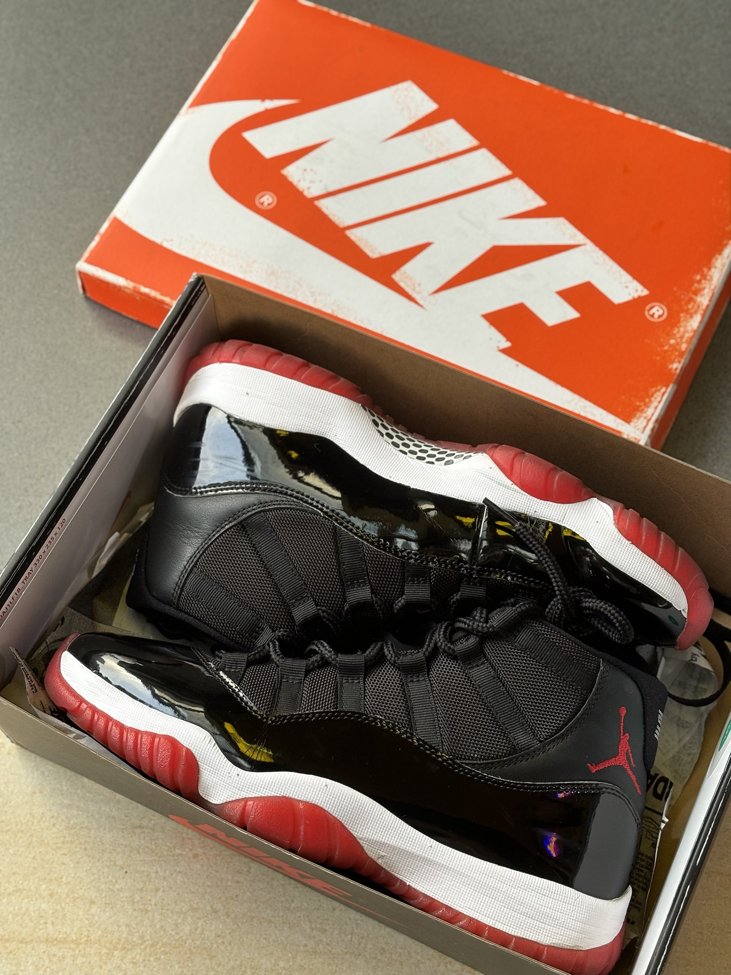 独属于男孩的酷帅感 上脚aj 11 黑红