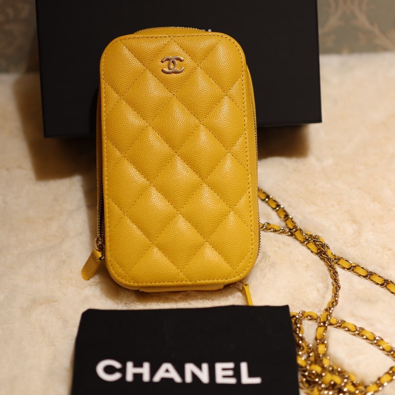 chanel 荔枝纹的手机包 超大容量