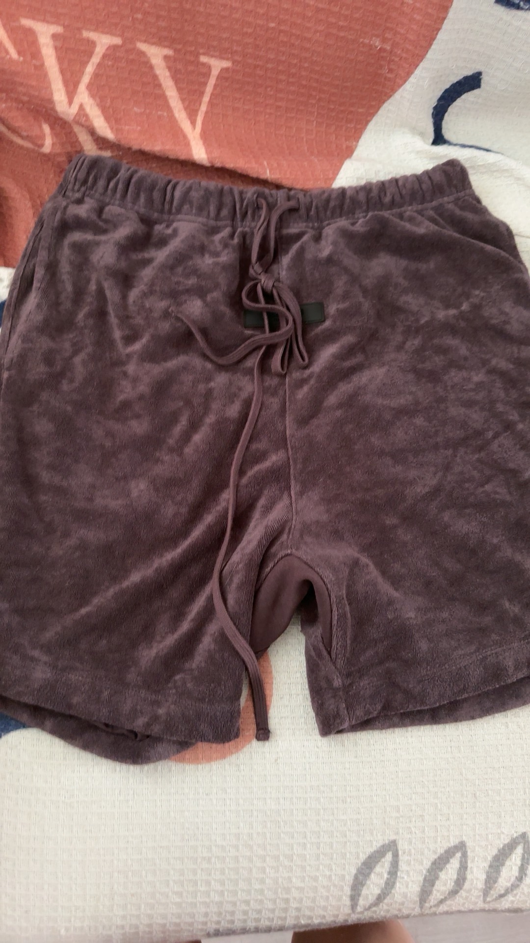 custom review-Fear Of God Essentials Drop2 SS23 Шорты Мужские Plum