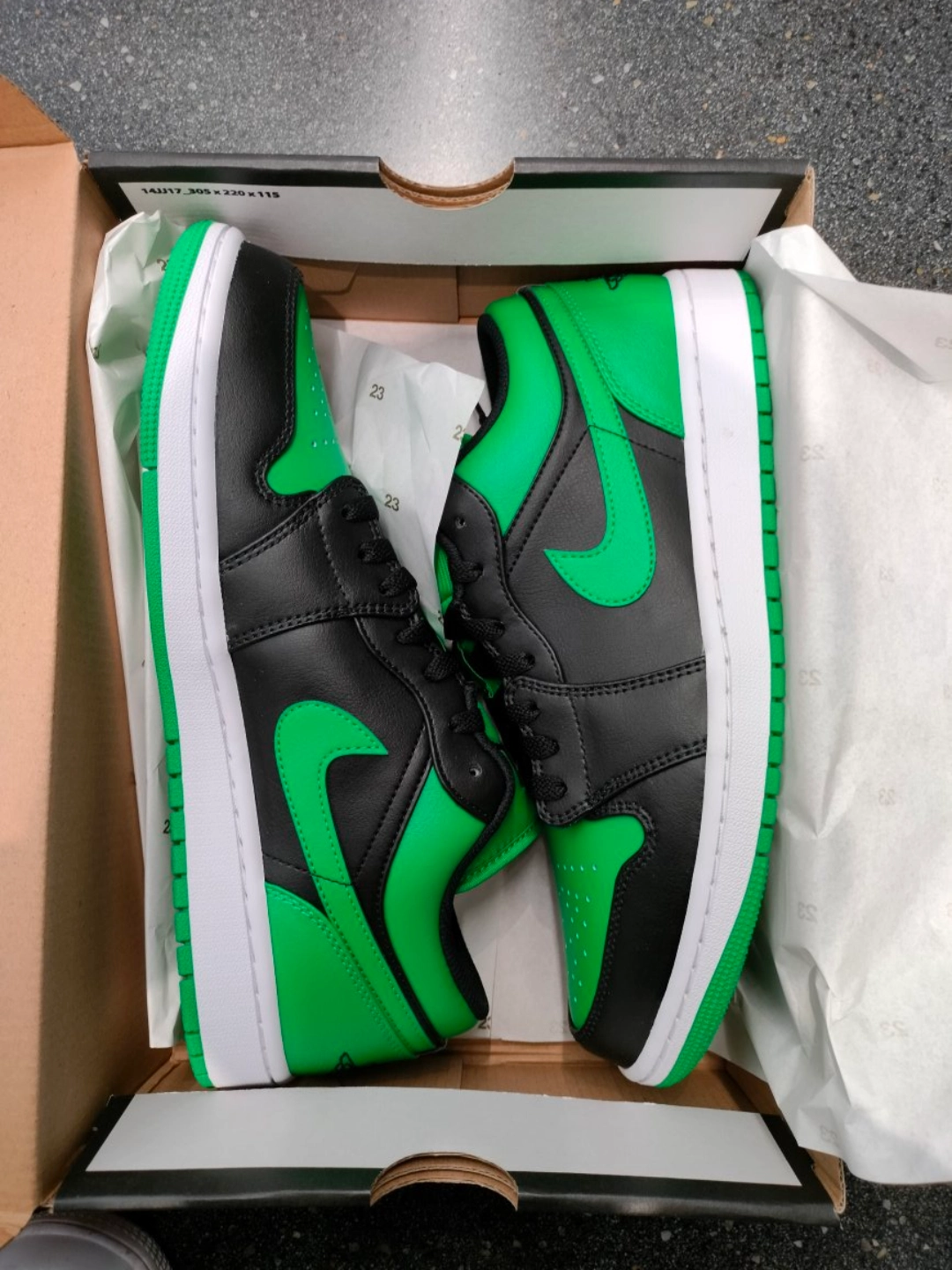 喜欢就冲[耍酷][耍酷][耍酷]#aj1绿脚趾 #aj黑绿脚趾  jordan air
